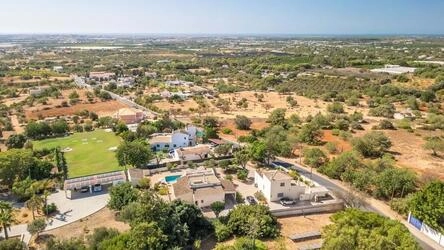 5 Bedroom Villa For Sale in Santa Bárbara de Nexe