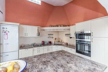 5 Bedroom Villa For Sale in Santa Bárbara de Nexe