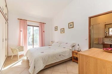 5 Bedroom Villa For Sale in Santa Bárbara de Nexe