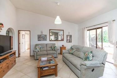 5 Bedroom Villa For Sale in Santa Bárbara de Nexe