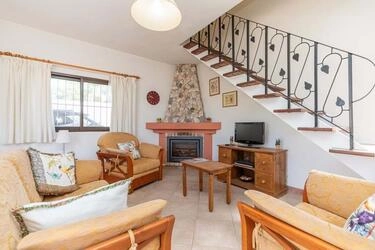 5 Bedroom Villa For Sale in Santa Bárbara de Nexe