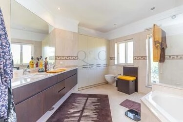 5 Bedroom Villa For Sale in Santa Bárbara de Nexe