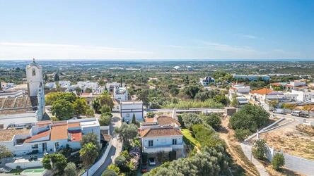5 Bedroom Villa For Sale in Santa Bárbara de Nexe