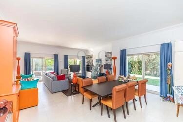 5 Bedroom Villa For Sale in Santa Bárbara de Nexe