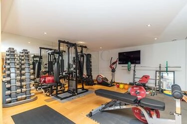5 Bedroom Villa For Sale in Almancil