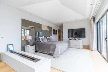 5 Bedroom Villa For Sale in Almancil