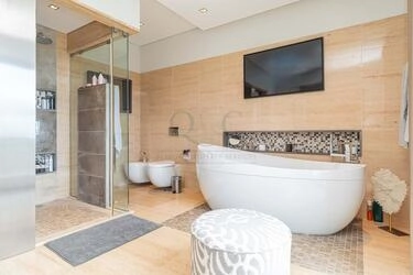 5 Bedroom Villa For Sale in Almancil