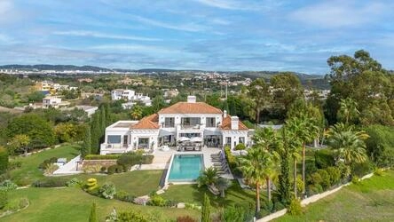 5 Bedroom Villa For Sale in Almancil