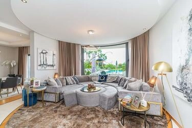 5 Bedroom Villa For Sale in Almancil