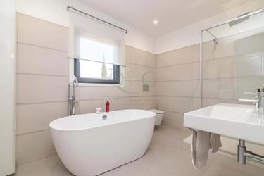 5 Bedroom Villa For Sale in Conceição