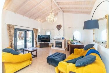 5 Bedroom Villa For Sale in Conceição