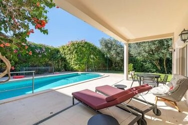 Villa com 5 quartos à venda em Santa Bárbara de Nexe