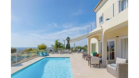 4 Bedroom Villa For Sale in Almancil